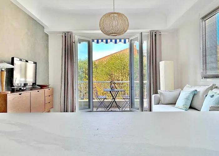 La Lanterna Apartment *