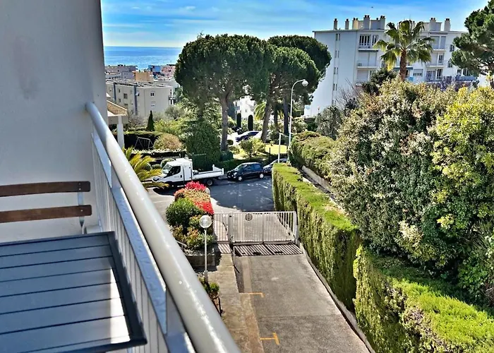 La Lanterna Apartment *